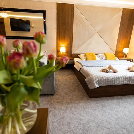 Handzlowka Gosciniec Nad Sawa B&B 외부 사진