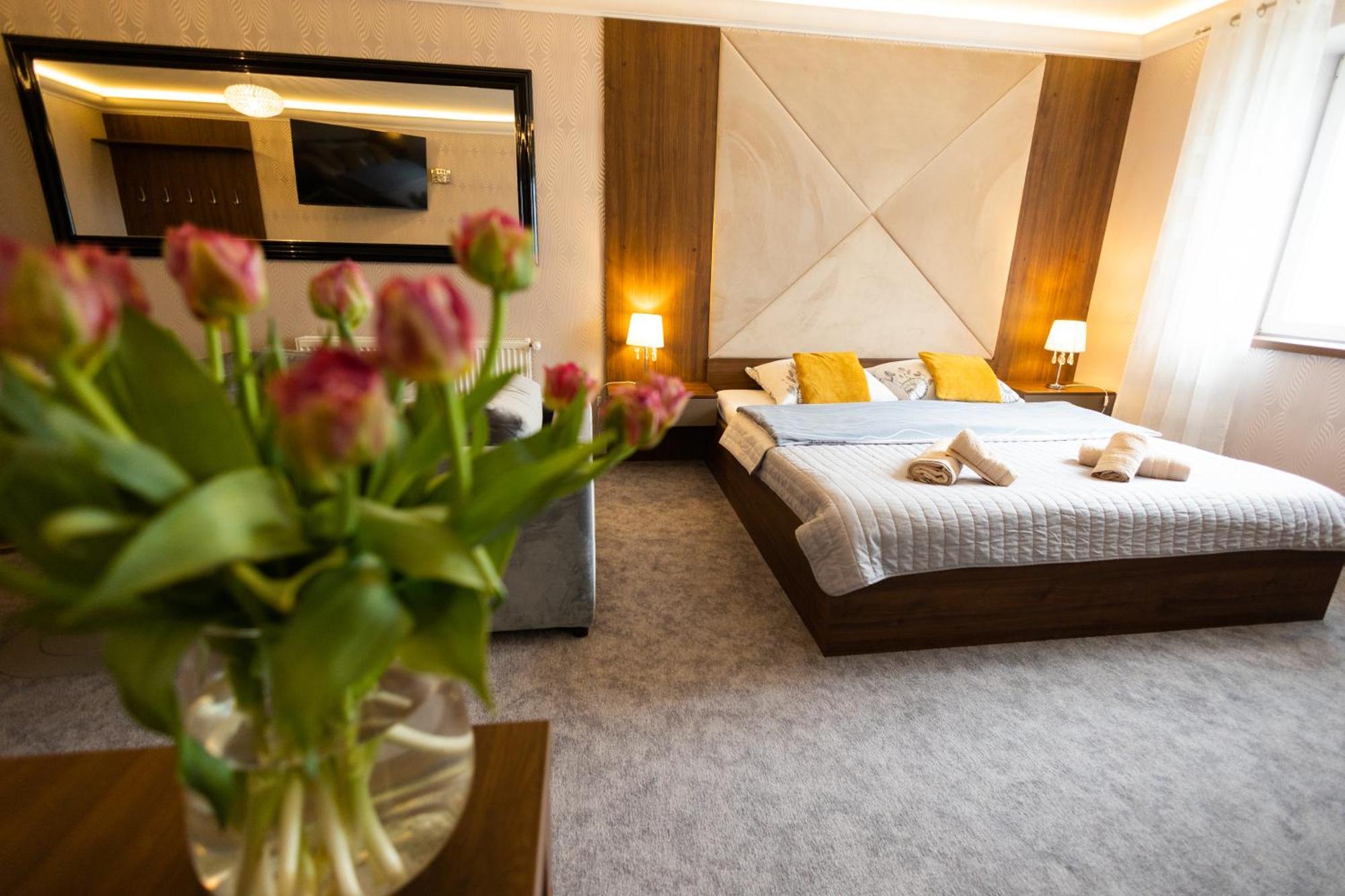 Handzlowka Gosciniec Nad Sawa B&B 외부 사진