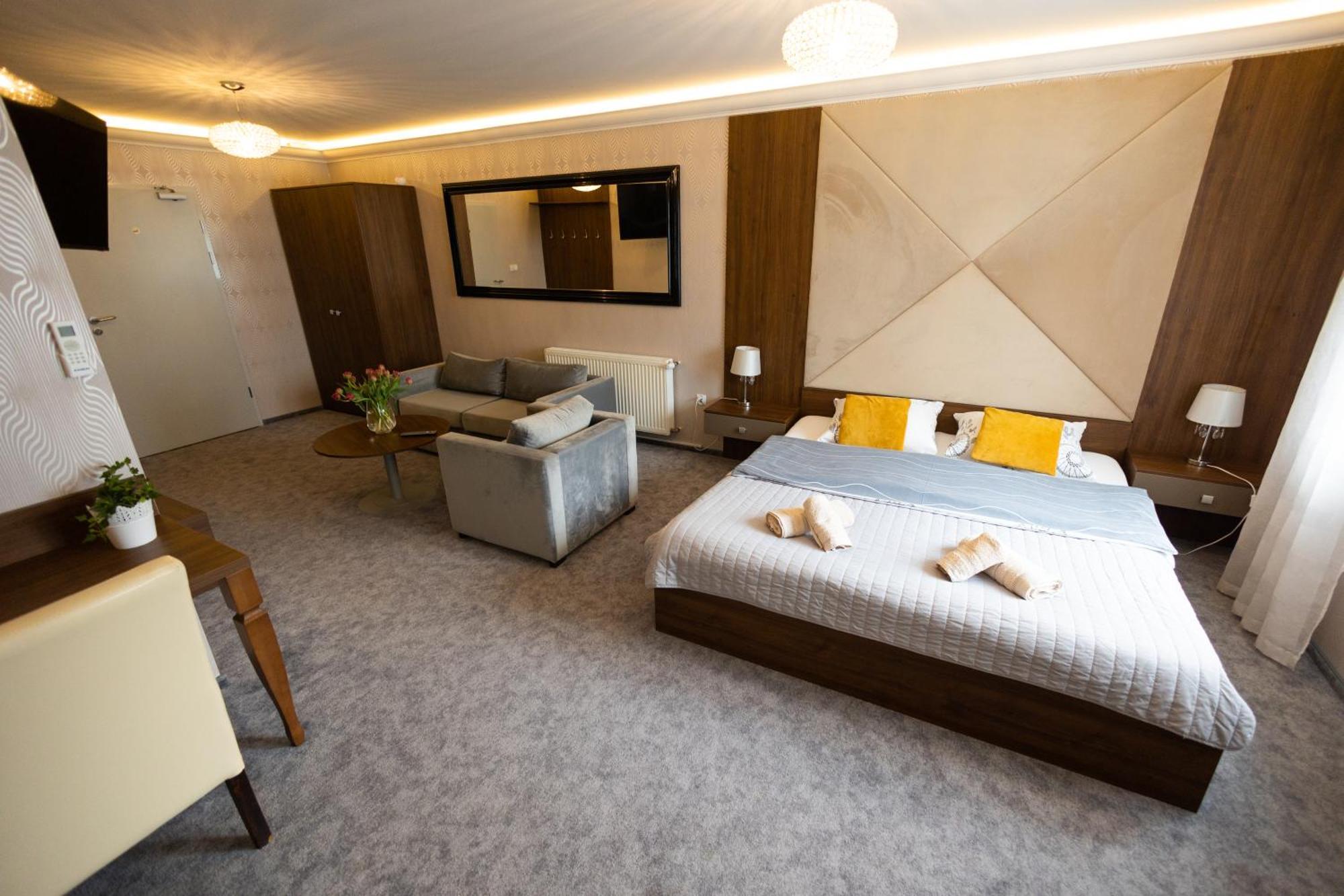 Handzlowka Gosciniec Nad Sawa B&B 외부 사진